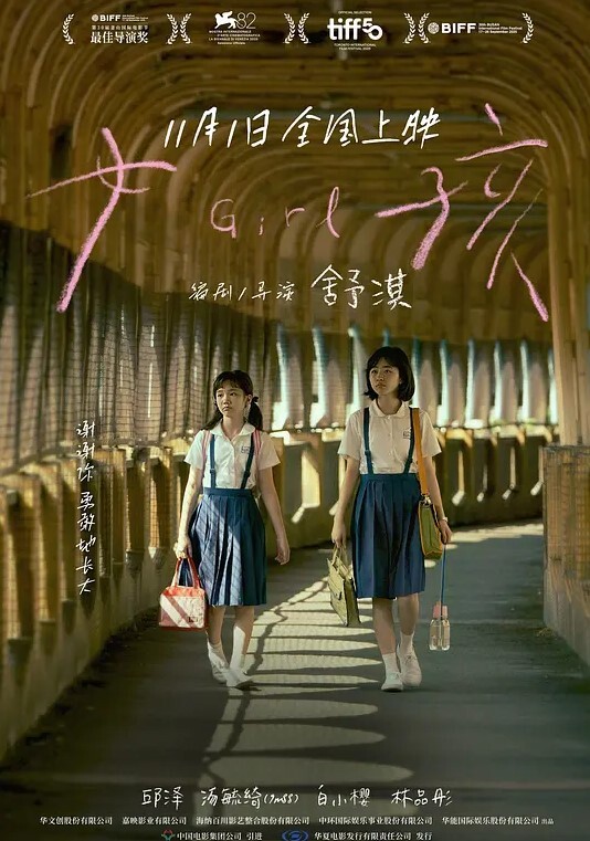 灌翻女邻居不顾幼儿园孩子在家按在床上使劲爆操女邻居大屁股 - DissAV