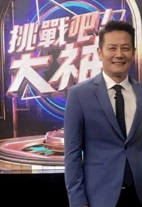 清秀大奶骚货淫声荡语撩骚互动坐骑假屌操逼_ - DissAV